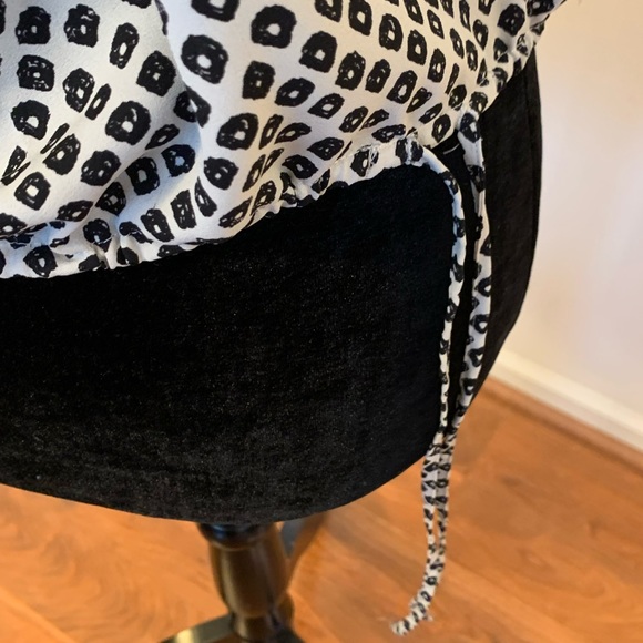 Loft Size XS Sleeveless Pullover 1/2 Button Black Cream Elastic Drawstring Waist - Picture 7 of 7